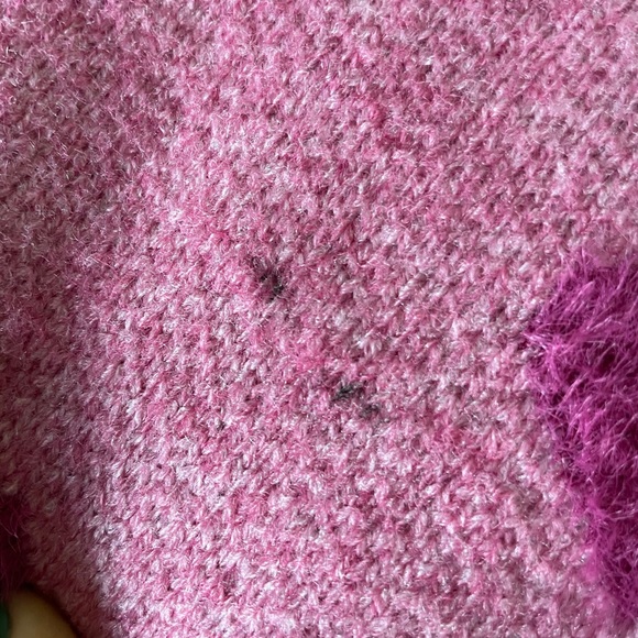 Cider Women’s V-neck Heart Pattern Sweater - Picture 6 of 7